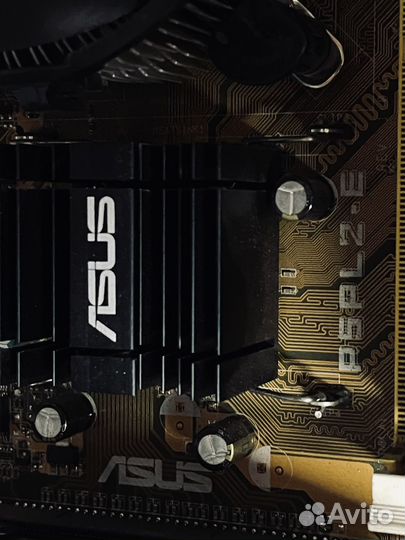 Материнская плата с процессором и памятью