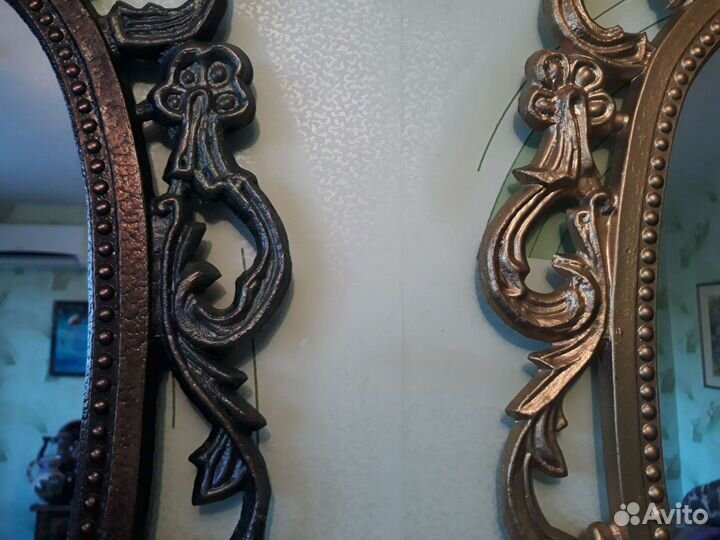 Винтажное интерьерное зеркало в раме 