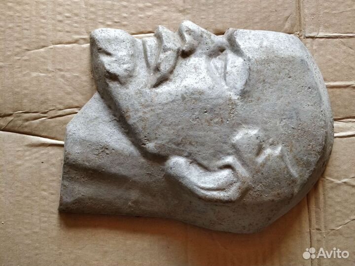 Барельеф ленина