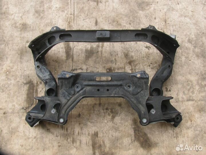 Подрамник Mercedes E200 E250 E320 W211