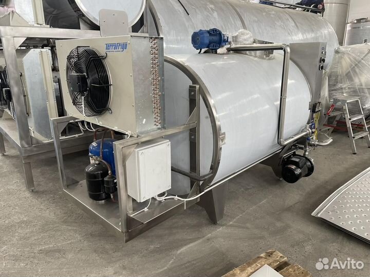 Охладитель молока 1000л