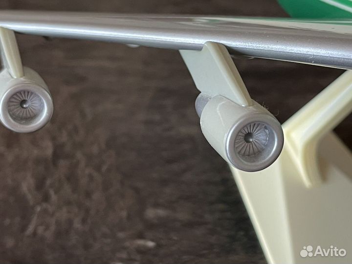 Модель Boeing 747-400F JadeCargo 1:200 пластик