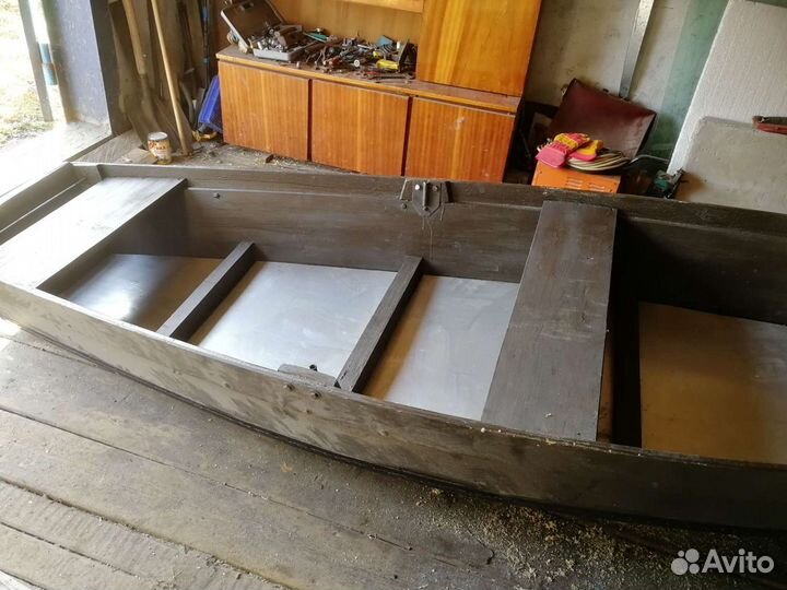 Деревянная лодка под мотор