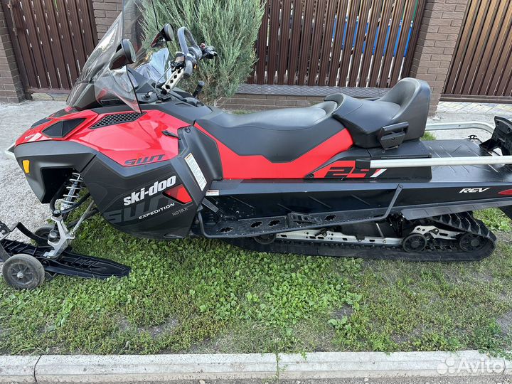 Ski-doo expedition swt 900 ace