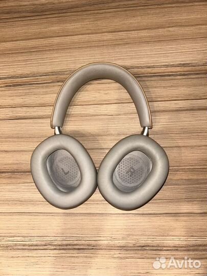 Bowers wilkins px8