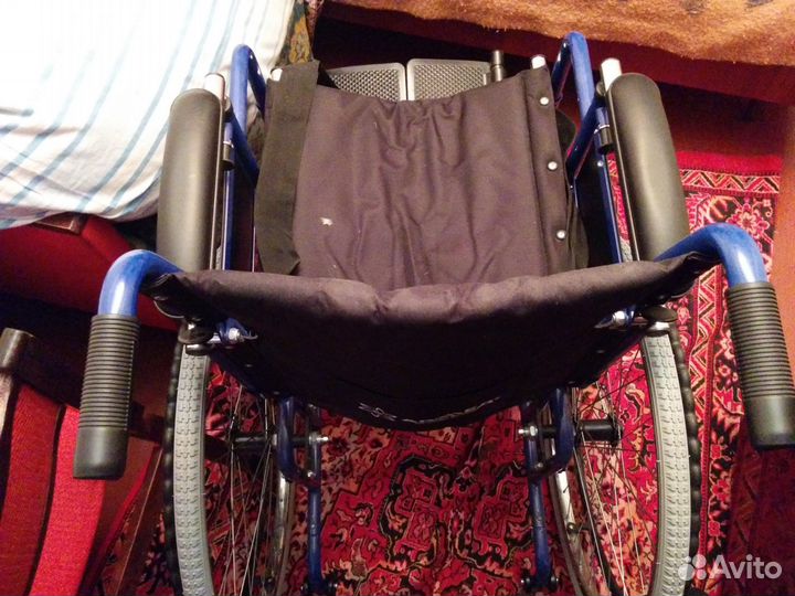 Две инвалидные коляски (комнатная и уличная)