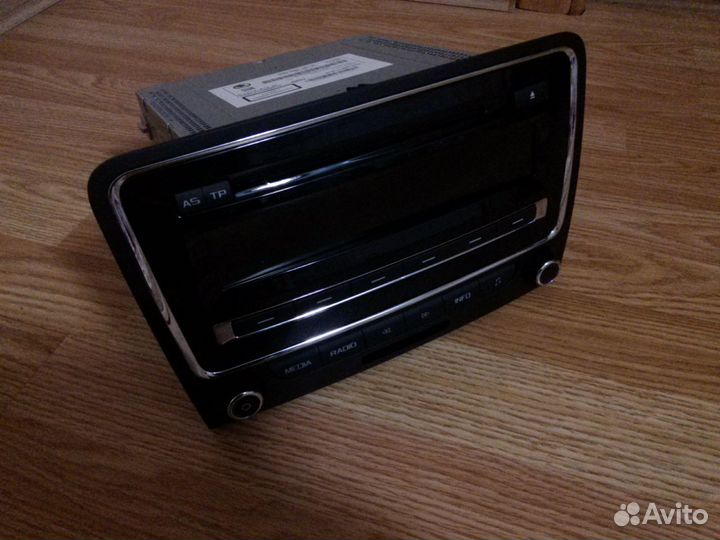 Головное мультимедийное устройство