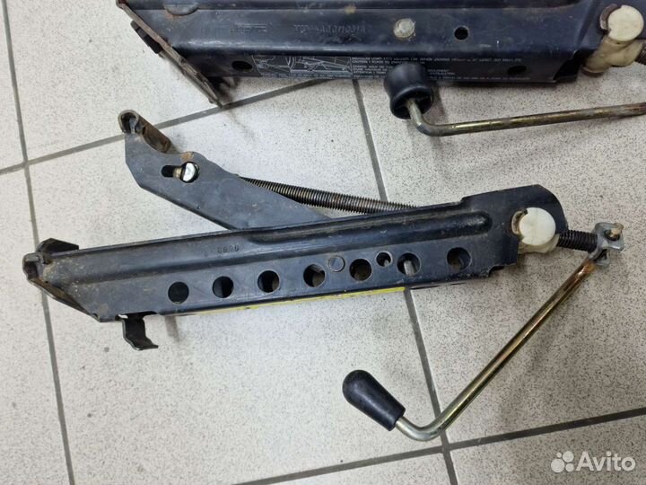 Оригинальный домкрат Audi 100/A6 C4 4A0011031B