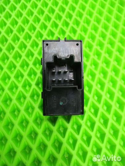 Кнопка стеклоподъемника Chevrolet Cruze 1 (J300)