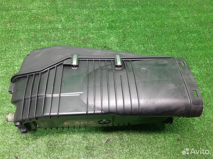 Корпус воздушного фильтра Mercedes Benz C-Class W