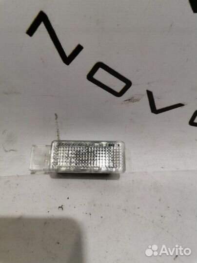 Плафон салонный Volkswagen Touareg 7LA