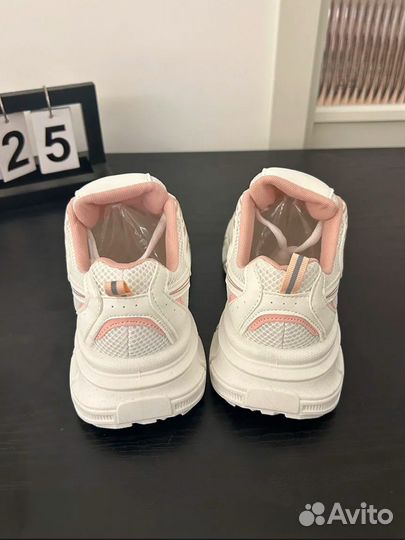 Кроссовки женские new balance