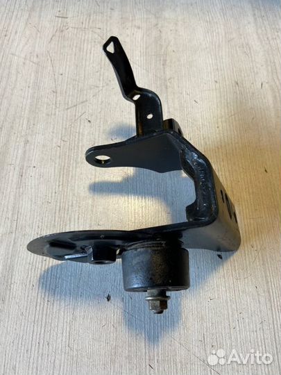 Кронштейн двигателя задний Toyota Corolla 180