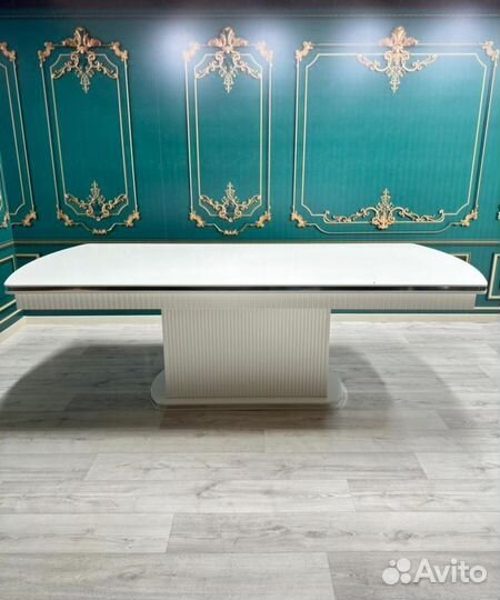 Стол обеденный