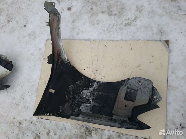 Крыло переднее правое Renault Sandero Stepway 2