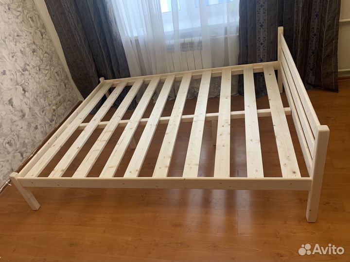 Кровать двуспальная из массива