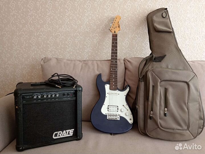 Электро гитара, комплектом с комбик ом и чехлом