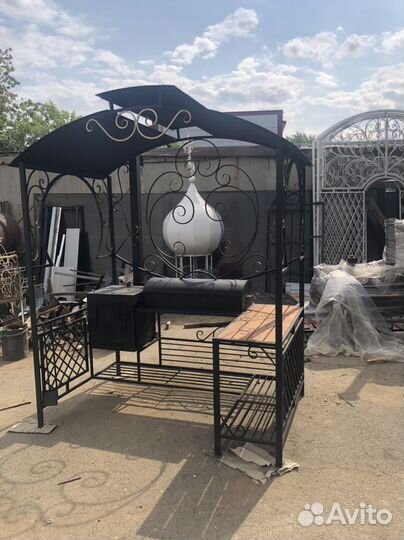 Мангал с крышей