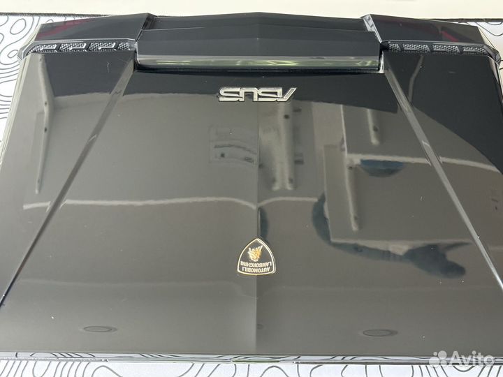 Asus Lamborghini VX7