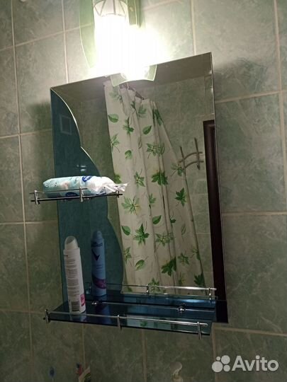 Зеркало в ванную с полочкой (бу)