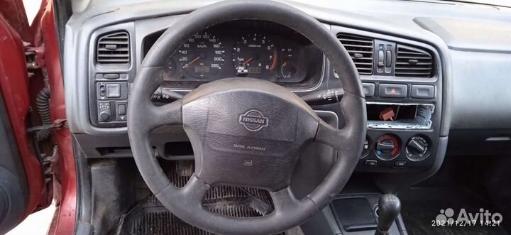 Руль Nissan primera p11 с безопасностью