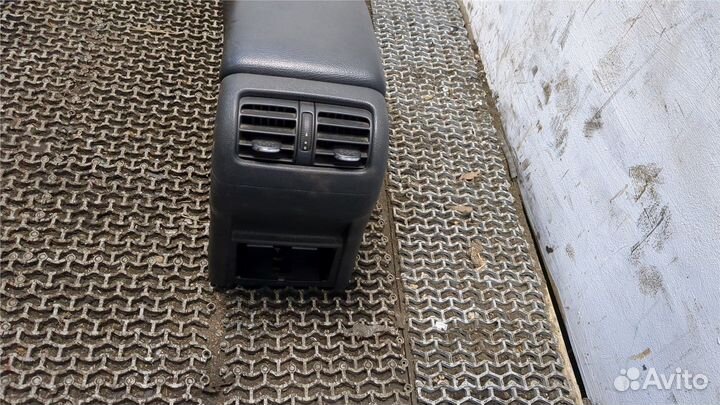 Консоль салона Mercedes C W203, 2005