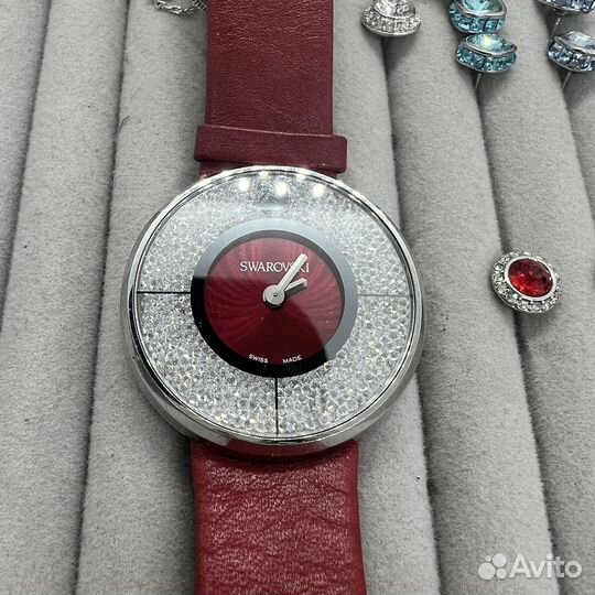 Часы Swarovski красные