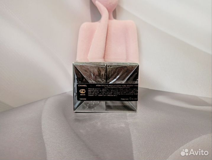 Крем для кожи вокруг глаз Chanel