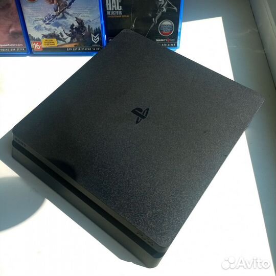 Sony playstation 4 slim 1TB + 2 геймпада + 3 игры