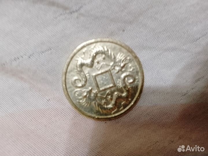 Золотая китайская монета