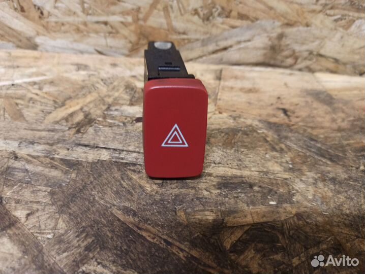 Кнопка аварийки Hyundai Tucson 1