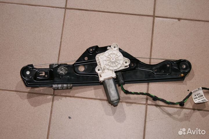 W211 Стеклоподъемник задний левый