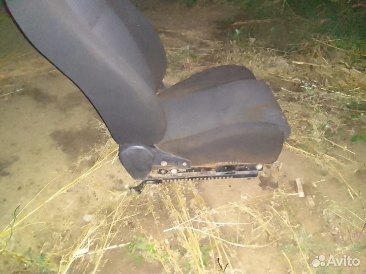 Автомобильное сиденье от иномарки