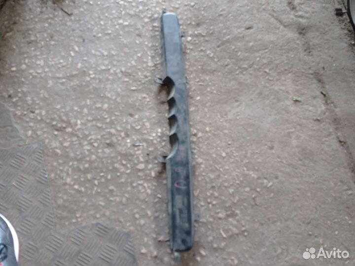 Audi Q 5 кронштейн решетки радиатора