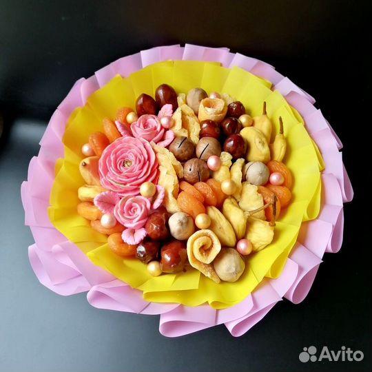 Съедобные букеты из шоколада и сухофруктов