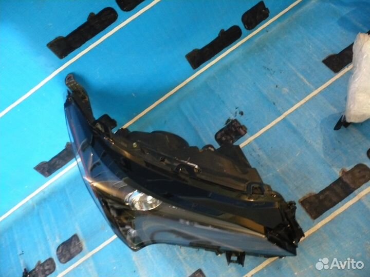 Lexus NX 200 Фара правая б/у.оригинал