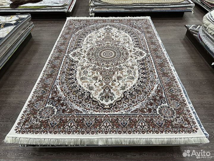 Ковер 2х2,9 новый,классический