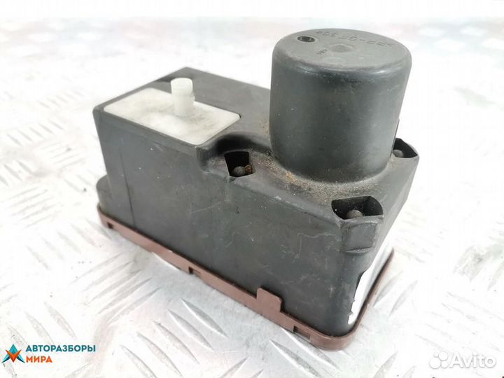 Компрессор центрального замка Volkswagen Golf 3