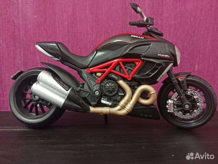 Модель мотоцикла Ducati diavel 1:12