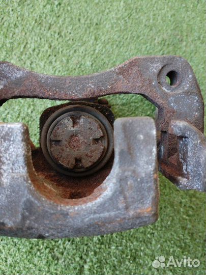 Суппорт задний левый Nissan Avenir PW11 SR20DE