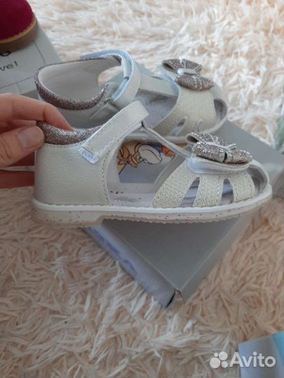 Босоножки для девочки новые