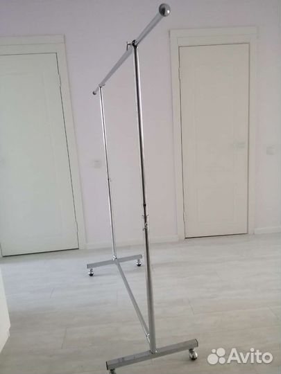 Вешалка для одежды напольная металлическая