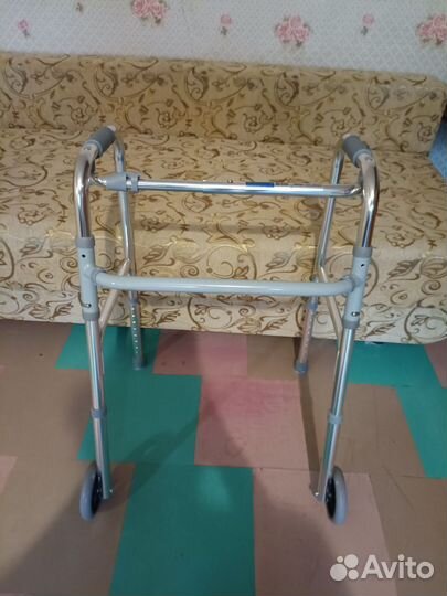 Ходунки для взрослых на колесах