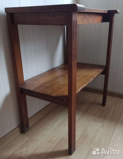 Столик консольный. Натур. дерево. Антиквариат