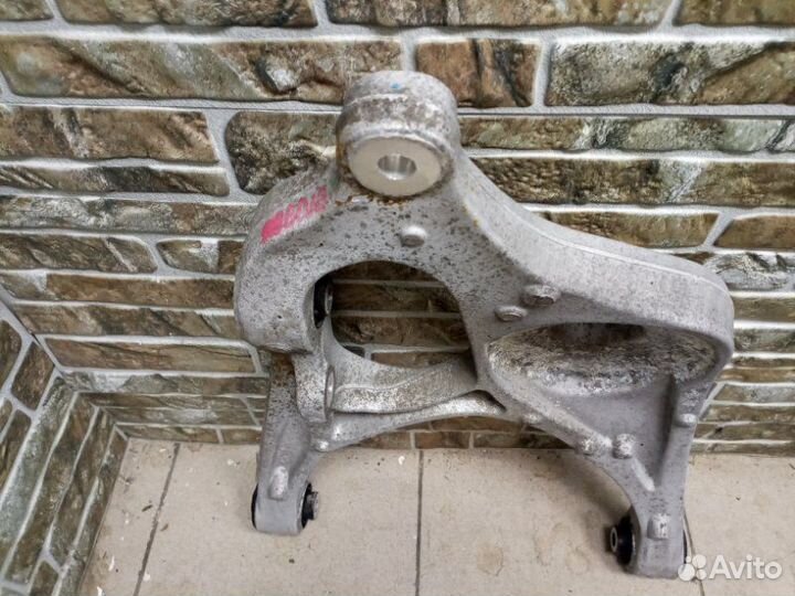 Рычаг подвески нижний задний левый Mercedes-Benz