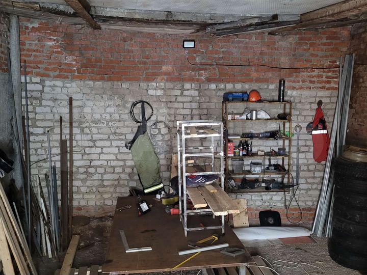 Гараж, > 30 м²