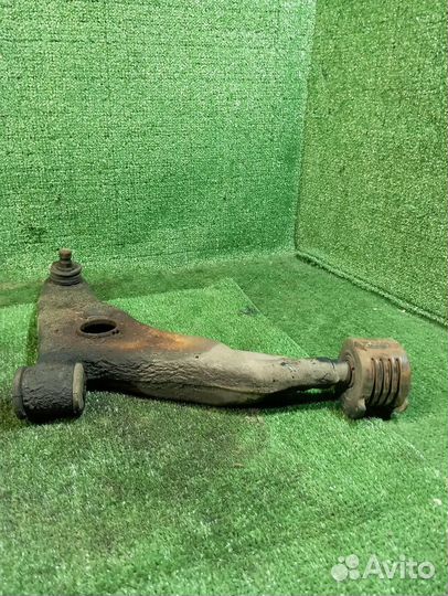 Рычаг передний правый Mitsubishi Carisma