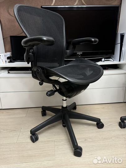 Компьютерное кресло Herman Miller Aeron размер B