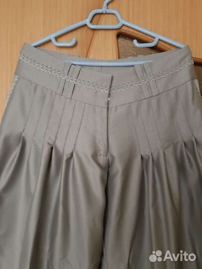 Брюки клеш от бедра