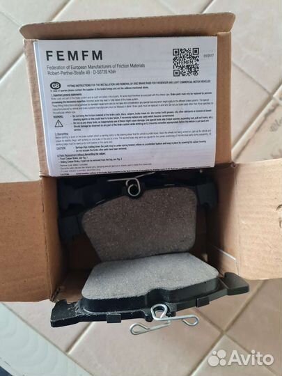 Тормозные колодки 8V0 698-451B